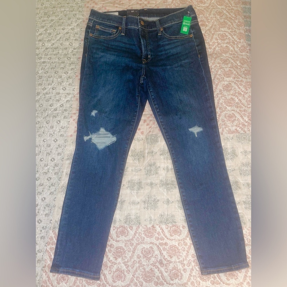 Gap true skinny Mid Rise distressed jeans NWT